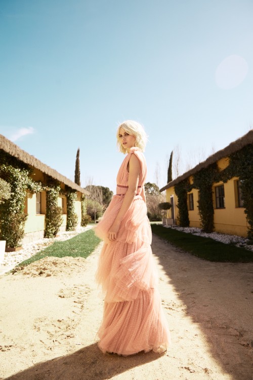 vestido de plumetti rosa palo con amplio escote para novias atrevidas de apparentia coleccion novias 2018 2019
