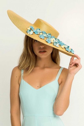 Comprar online complementos para bodas como pamela rafia dorada con flores azules y amarillo pastel para invitada de boda bautizo comunion evento de dia o fiesta de primavera verano