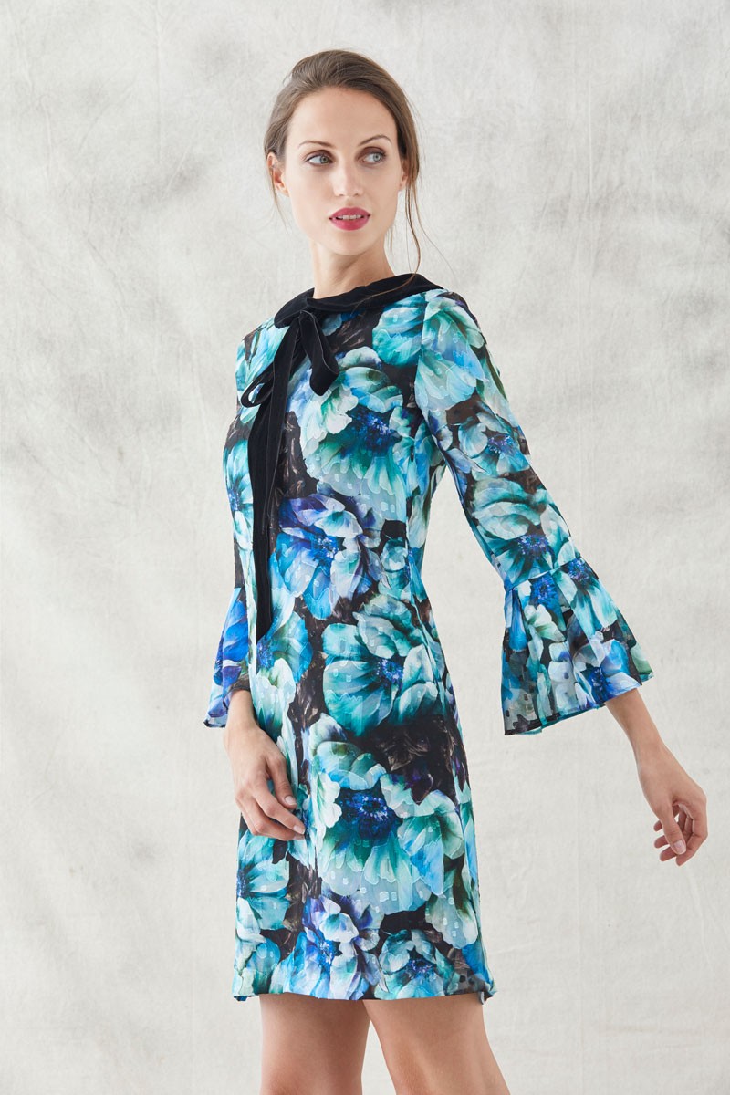 vestidos cortos con manga larga con volantes escote en la espalda con lazada de terciopelo negro para invitadas fiestas bodas apparentia
