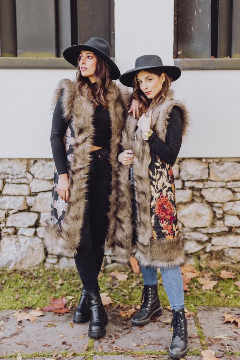 chaleco brocado jacqurad negro y dorado con pelo prenda de abrigo de apparentia para invierno y primavera