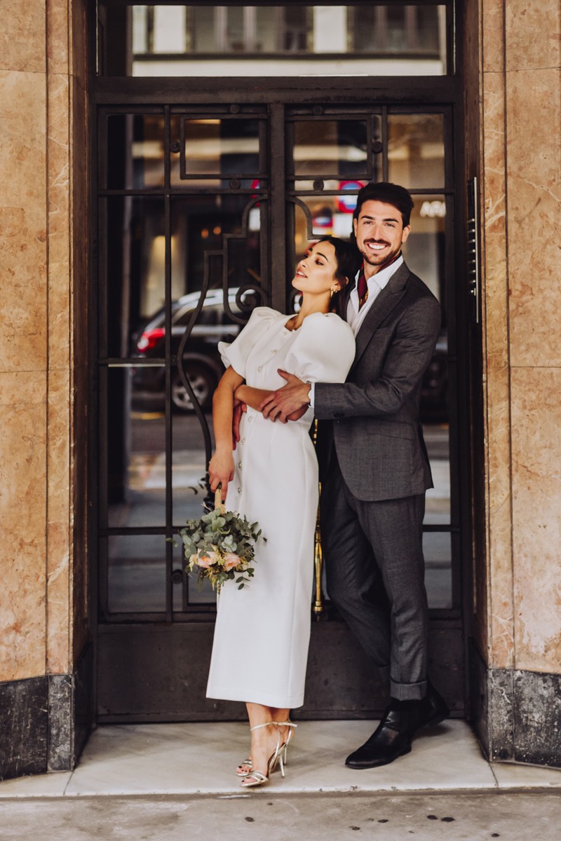 comprar  Vestido de pique blanco con boton joya y manga abullonada para novia civil, mama de bautizo o comunion