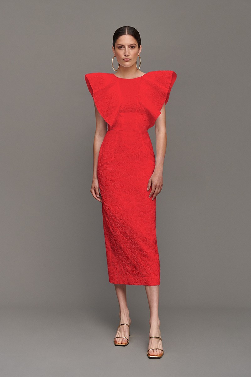 vestido de boda rojo con volantes y largo midi