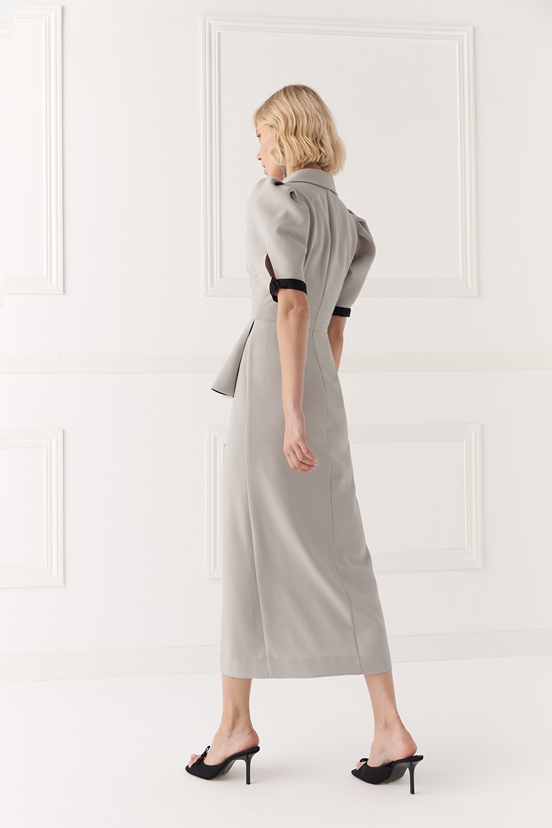 comprar online vestido crepe gris con manga farol y peplum con solapa y cuello y detalles en satén negro para invitadas a boda de dia, evento de trabajo, cóctel, mamá de bautizo, comunión, apparentia