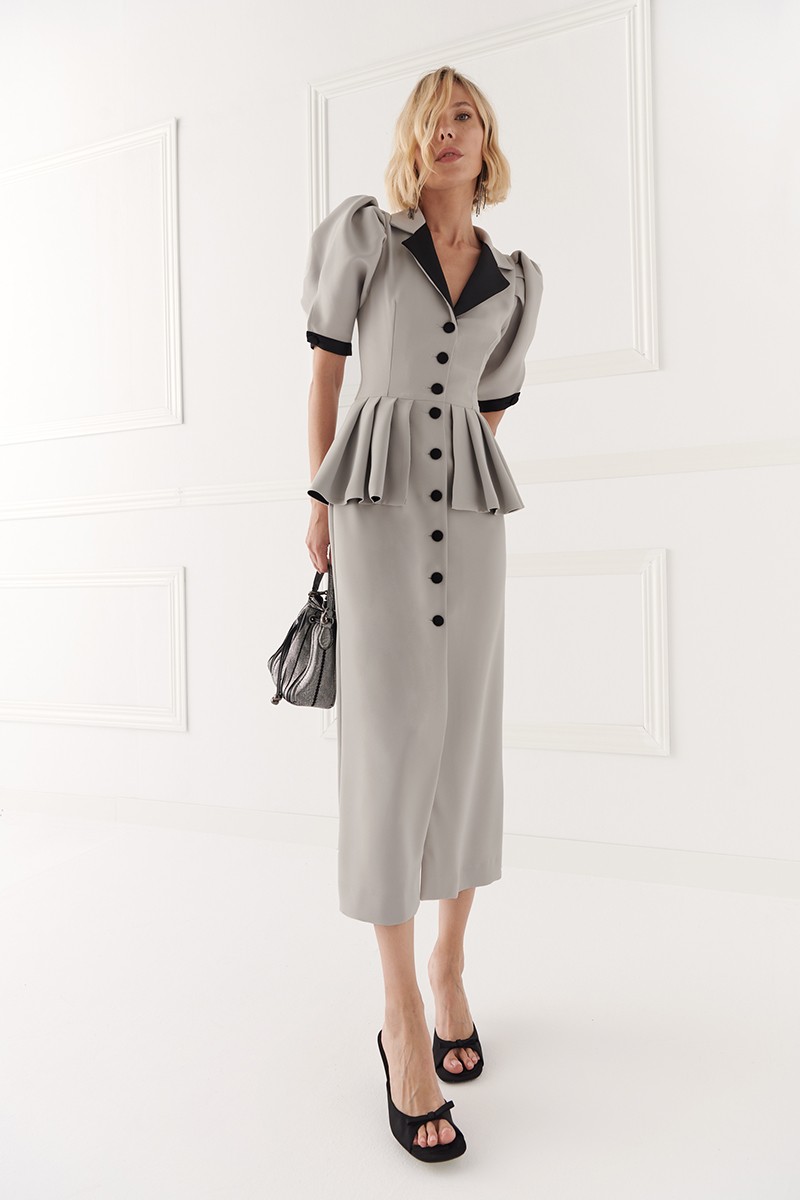 vestido gris con manga farol y peplum con solapa y cuello y satén negro para invitadas a boda de dia, evento de trabajo, cóctel, mamá de bautizo, comunión, apparentia