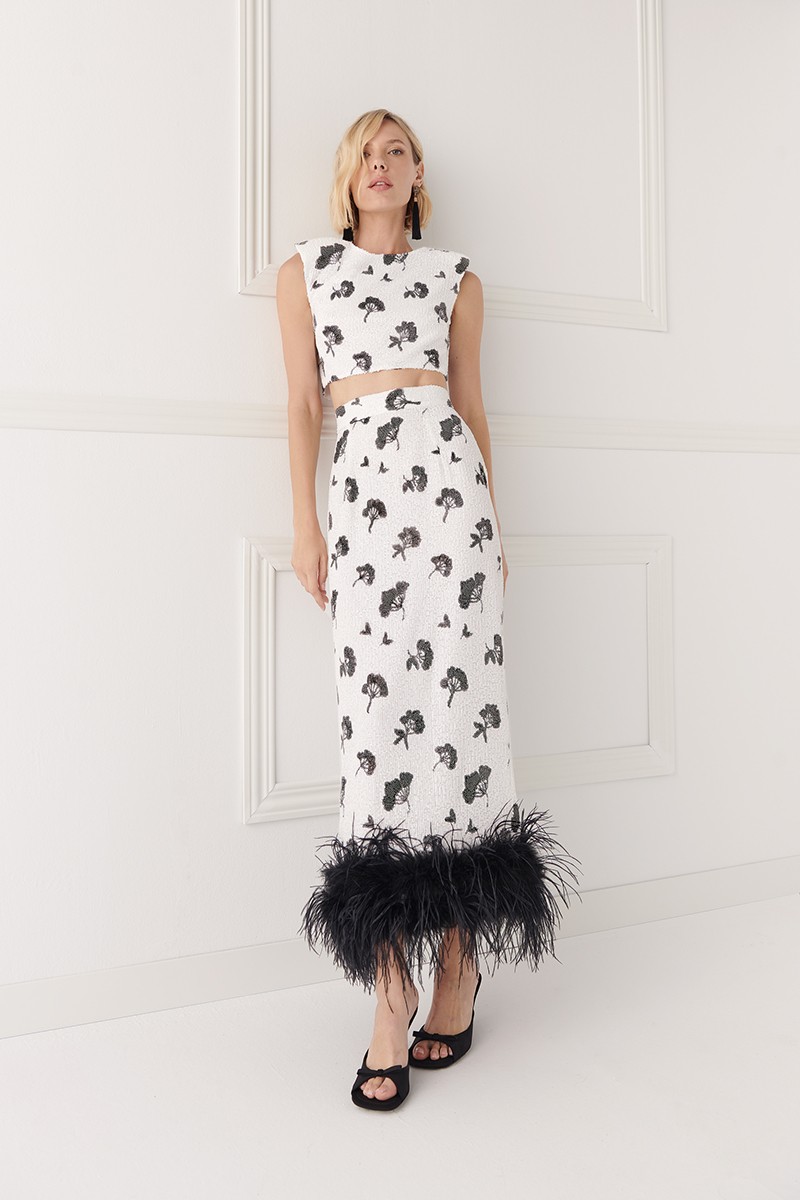comprar conjunto de invitada de falda de plumas y top corto  en lentejuela blanca y negra, escote a la caja y hombrera marcada para boda, fiesta, evento, , nochevieja, shoponline apparentia