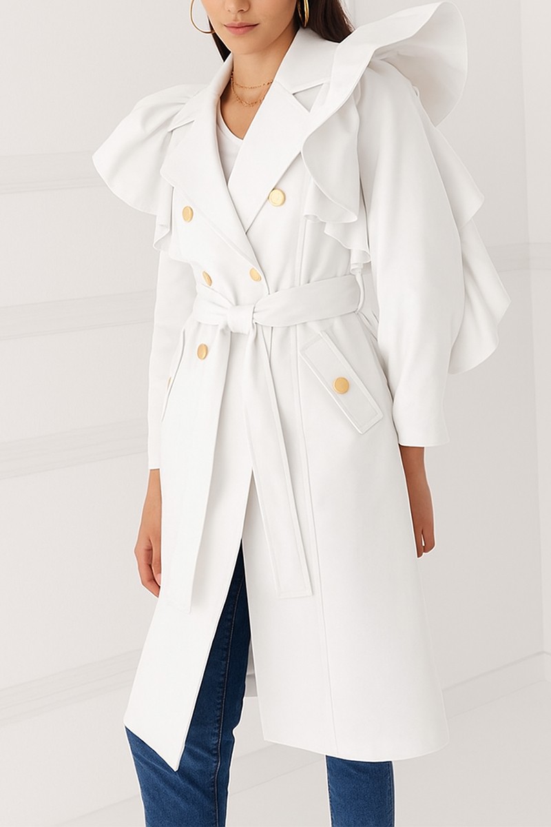 comprar online trench color blanco con volante en hombro y manga para invierno perfecta para ir a trabajar o salir con tus amigas