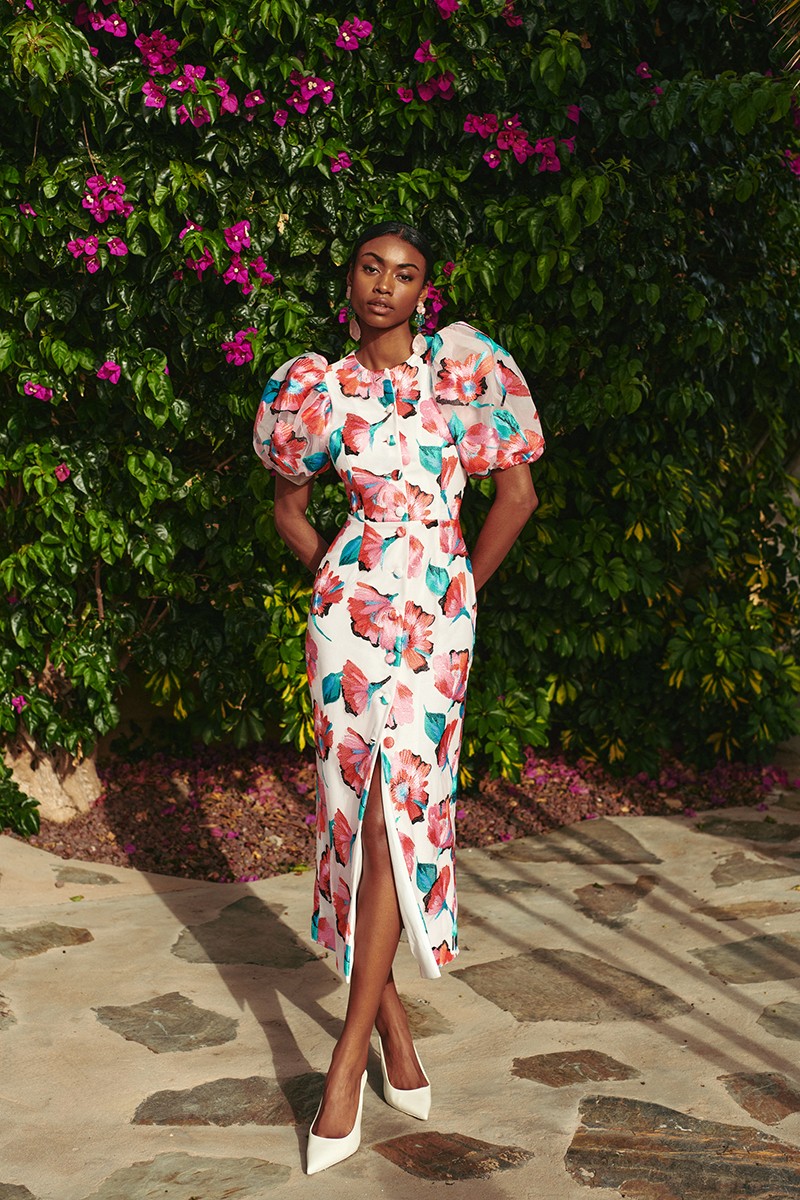 Vestido bordado de flores rojas con crepe blanco y manga abullonada para boda de dia, mama de  comunion o bautizo