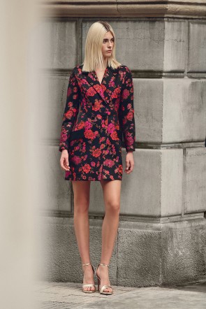 vestido esmoquin corto negro estampado flores para invitada a boda, evento, comunion, shoponline