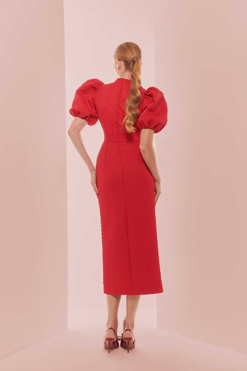 Vestido de coctel brocado rojo con mangas globo  para invitadas boda invierno