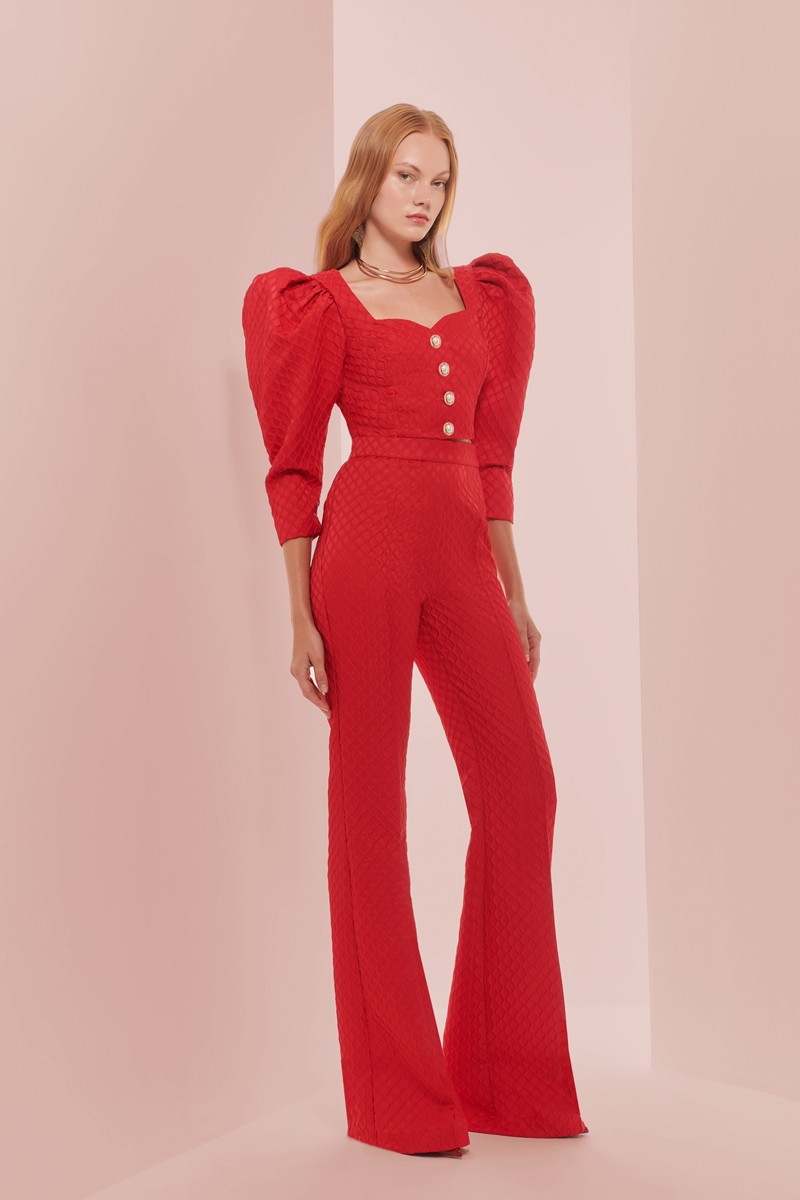 comprar conjunto de pantalon y top brocado  rojo geometrico con escote corazon y manga jamon con  botones forrados para invitada de boda, mama de comunion, mama de bautizo, fiesta, evento