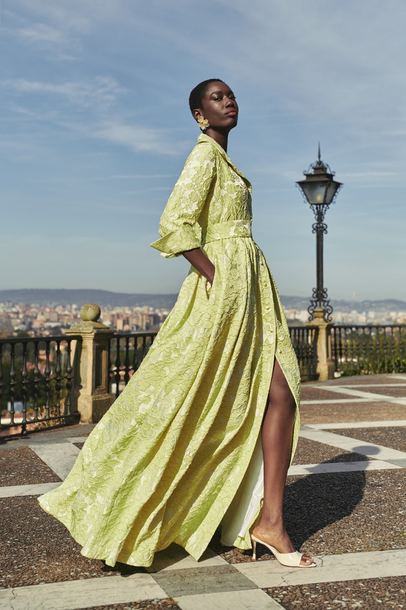 comprar online Vestido de fiesta  largo camisero en tejido brocado lima para invitada a boda, madrina, hermana de la novia o hermana del novio