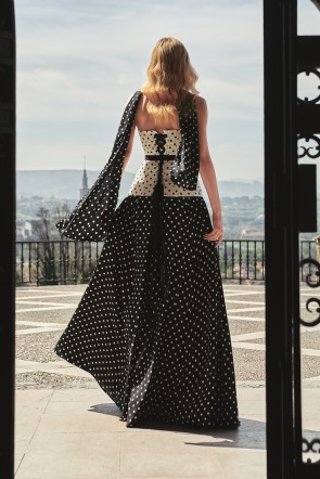  falda larga de lunares blanco y negro con corsé a juego para invitada a boda primavera verano feria de abril
