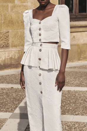 top corto en jacquard brocado flores blanco joya con escote corazon para mama de comunion, bautizo para novia civil o boda informal