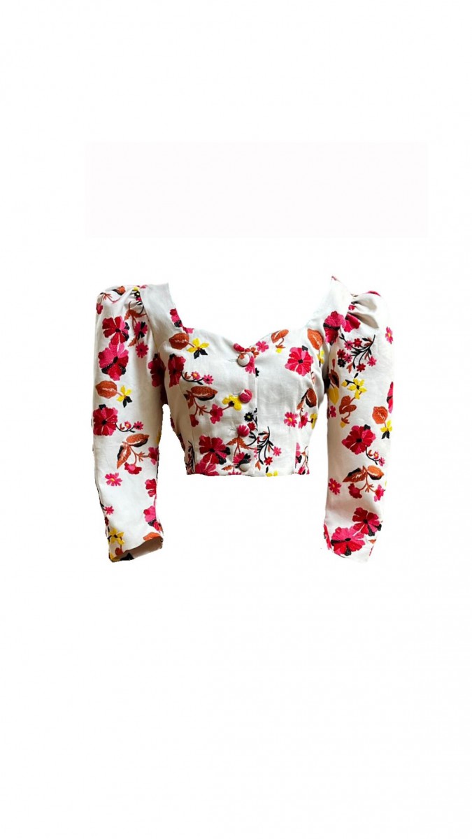 top manga jamón en tejido de lino beige con flores bordadas de colores, para invitada fiesta, boda, evento, mamá de comunion comprar online conjunto