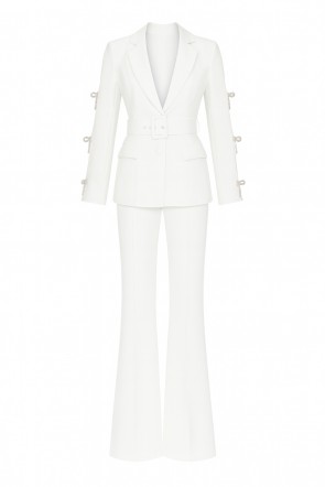 traje de chaqueta y pantalon en crepe blanco Blazer  con cuello esmoquin y cinturon para boda,  invitada, fiesta, celebracion, coctel, otoño-invierno
