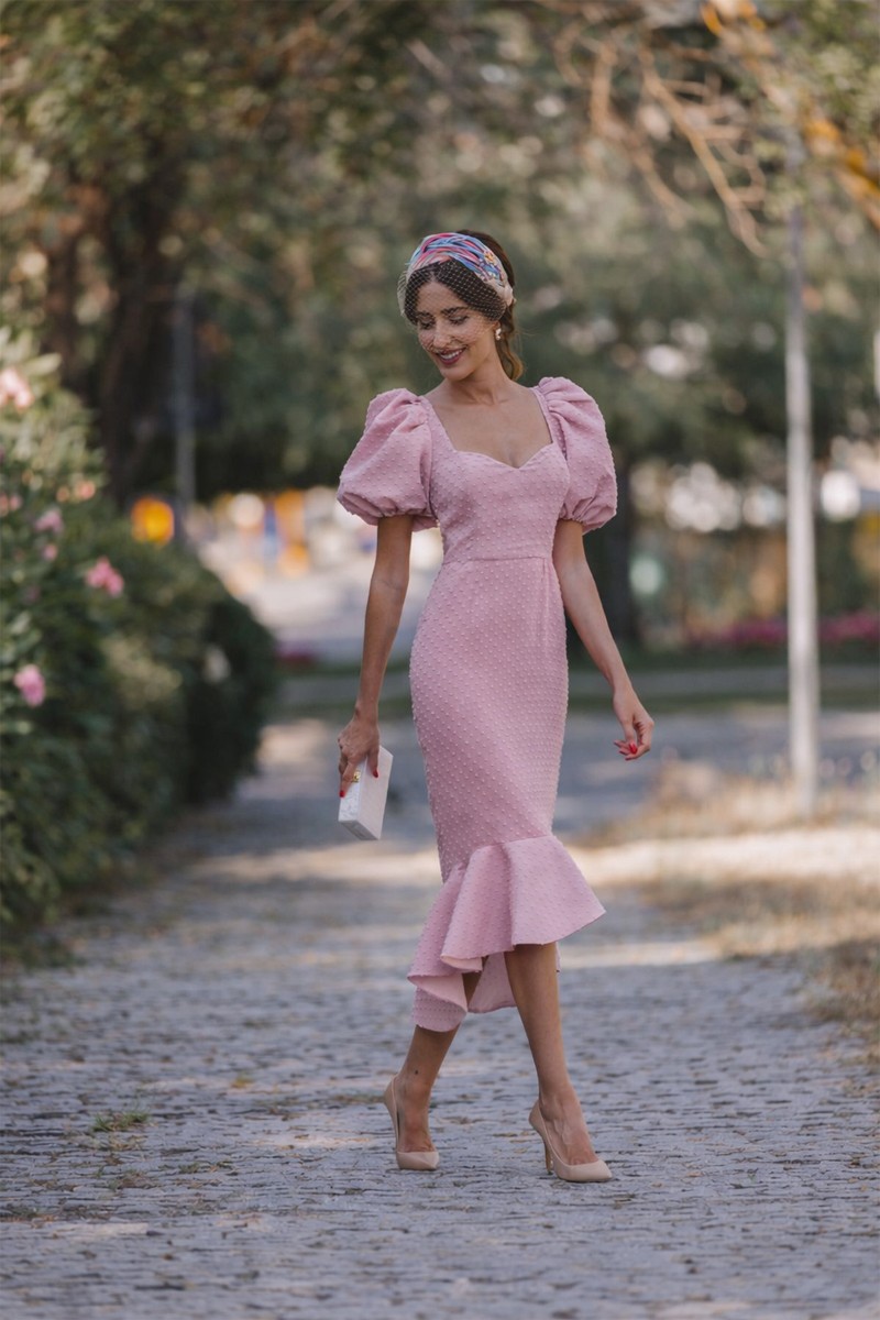 comprar vestido de fiesta en plumetti rosa empolvado mangas abullonadas  para invitada a boda de día
