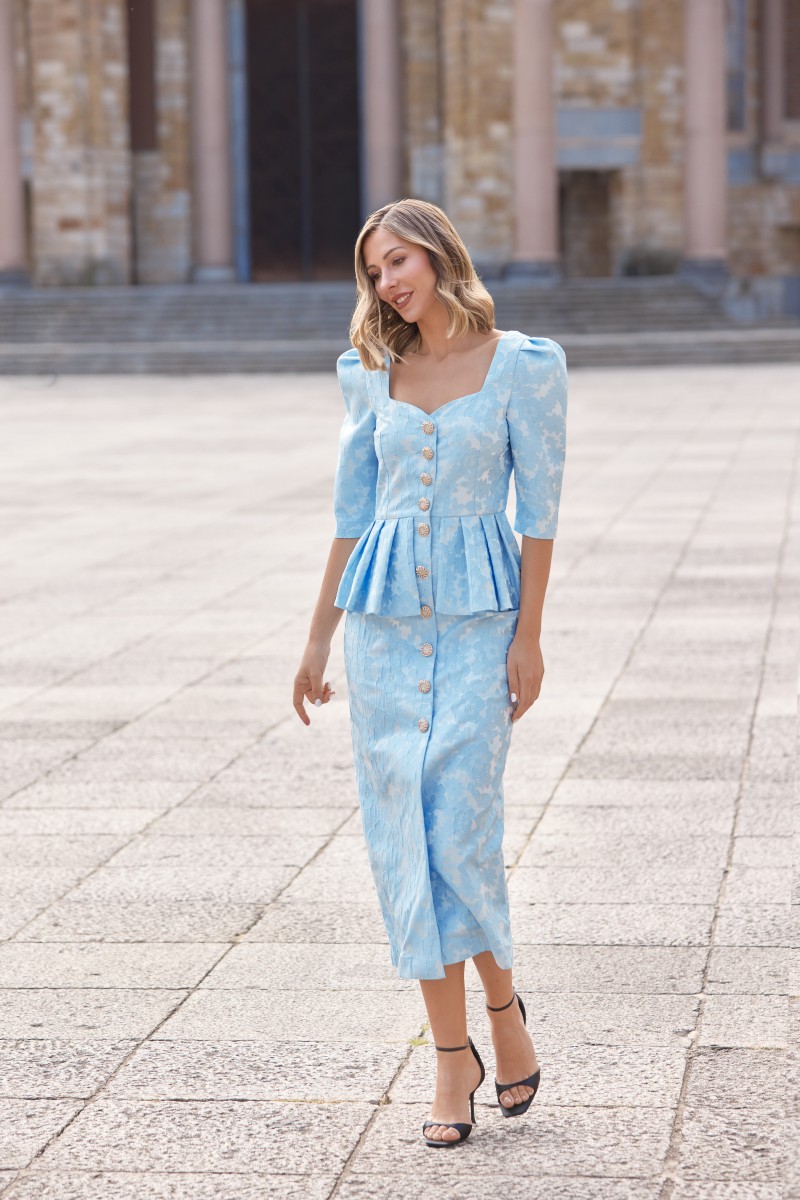 comprar Vestido midi con corte en la cintura y peplum, con escote corazón  y botones joya en tonos plata. Escote cuadrado en la espalda, se puede poner con sujetador de tirantes, con manga francesa.