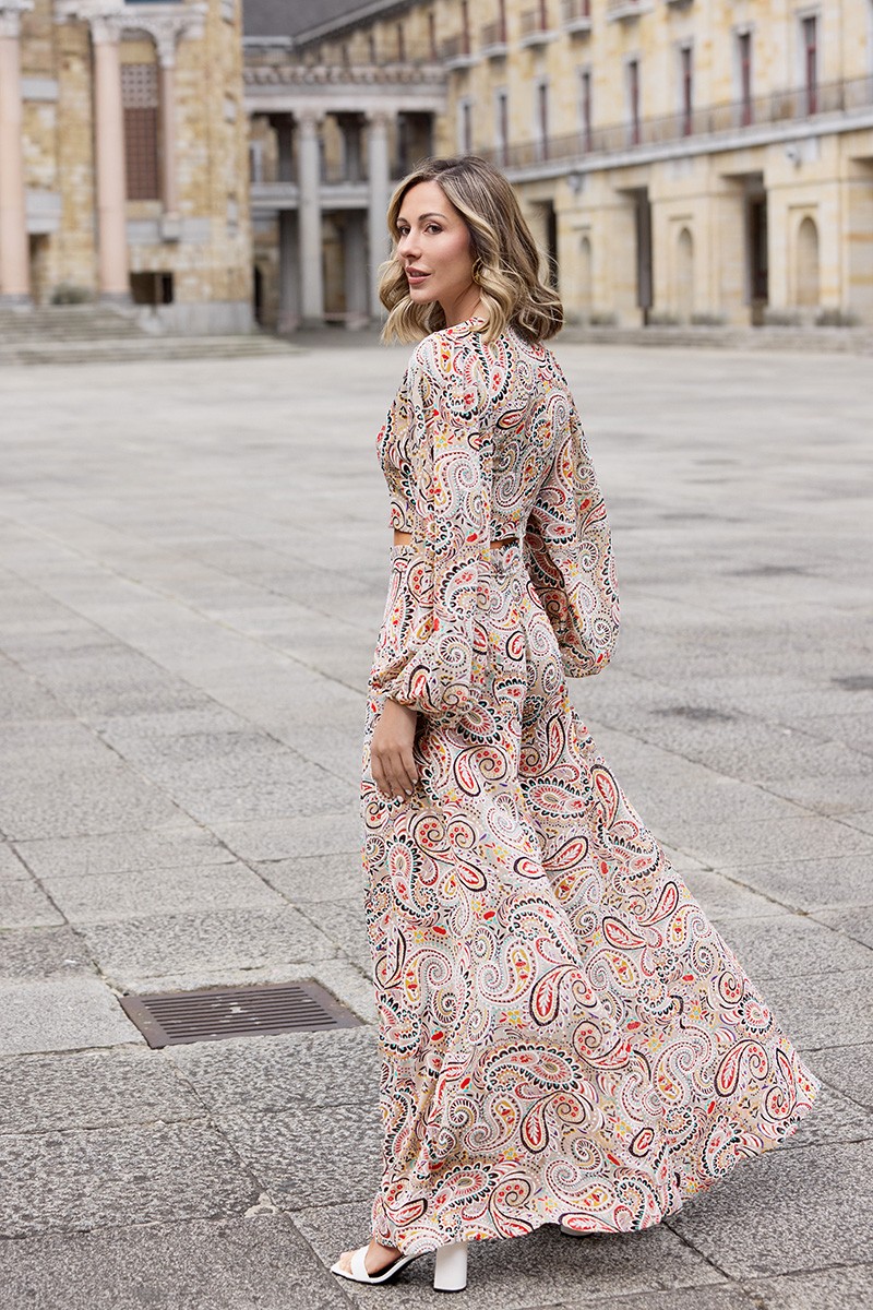 top en gasa paisley  beige estampada con mangas abullonada transparente, escote en pico y botones forrados para invitada, boda, evento, comunión, invitada comunión, graduacion