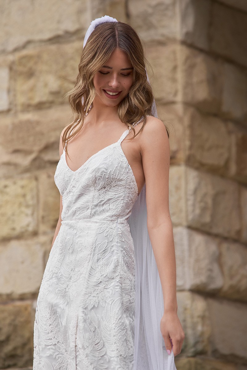 vestido  lencero largo blanco en guipur, novia, vestido para novia civil, vestido blanco, vestido tul bordado, vestido escote v novia, vestido novia, vestido bordado 