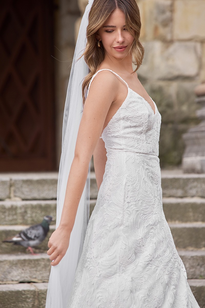 vestido lencero tirantes en tul bordado novia civil, novia, vestido para novia civil, vestido blanco, vestido tul bordado, vestido escote v novia, vestido novia, vestido bordado 