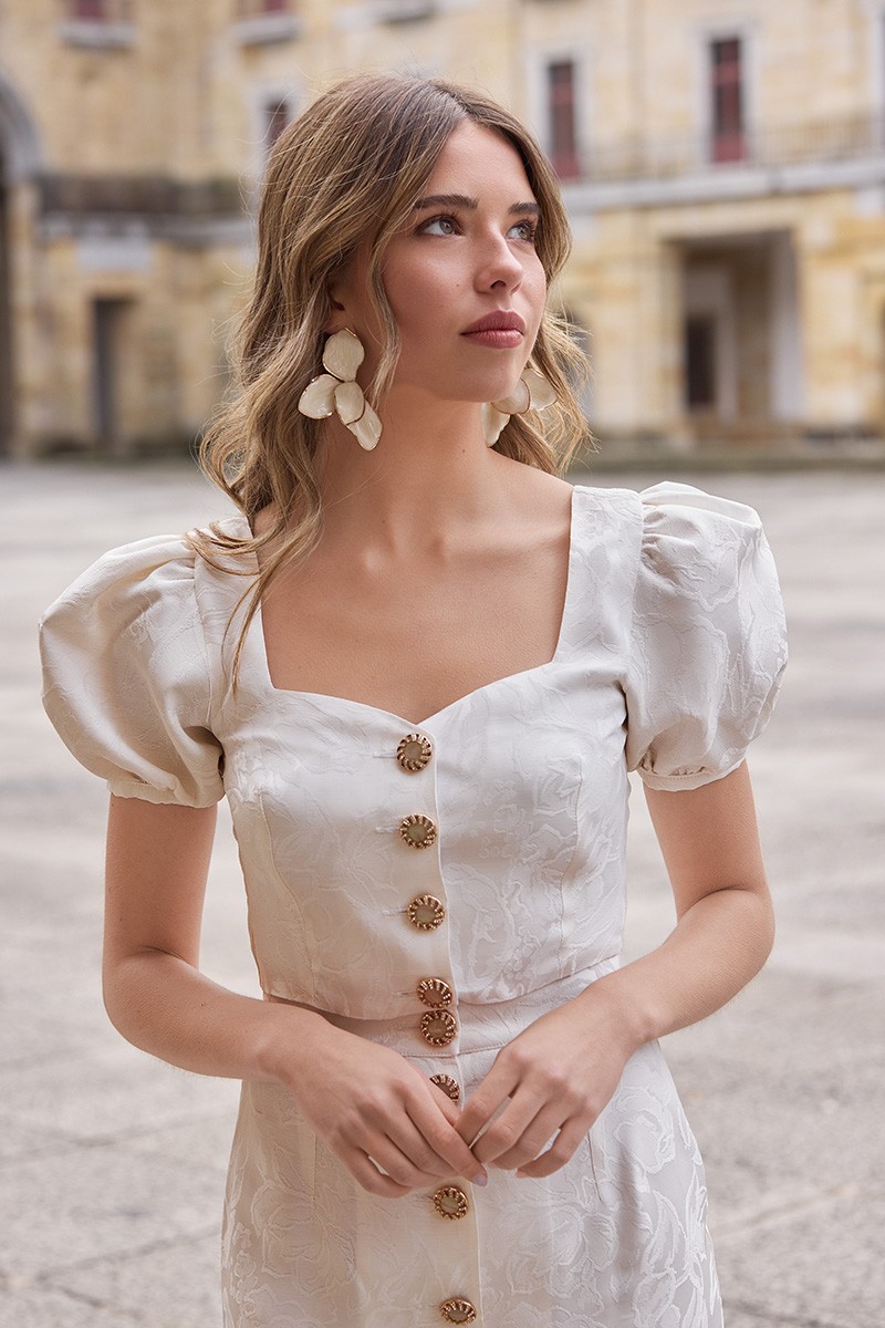 Top  joya con mangas abullonadas en tejido brocado blanco ideal para invitadas boda de dia, o mama de  comunion o bautizo