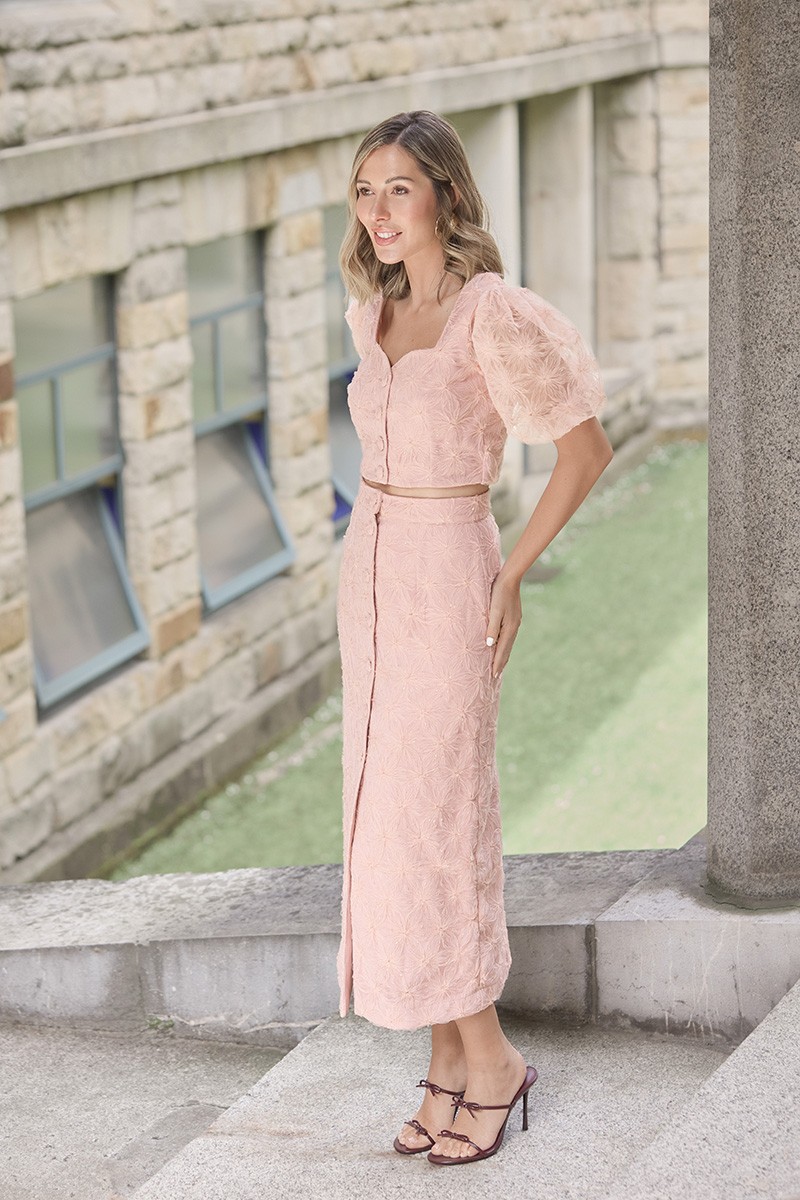 Comprar top  de fiesta en tul rosa bordado con mangas abullonadas transparente, escote en corazón y botones forrados para mamá de comunión, invitada de comunión, invitada de boda, mamá de bautizo, invitada de bautizo, evento