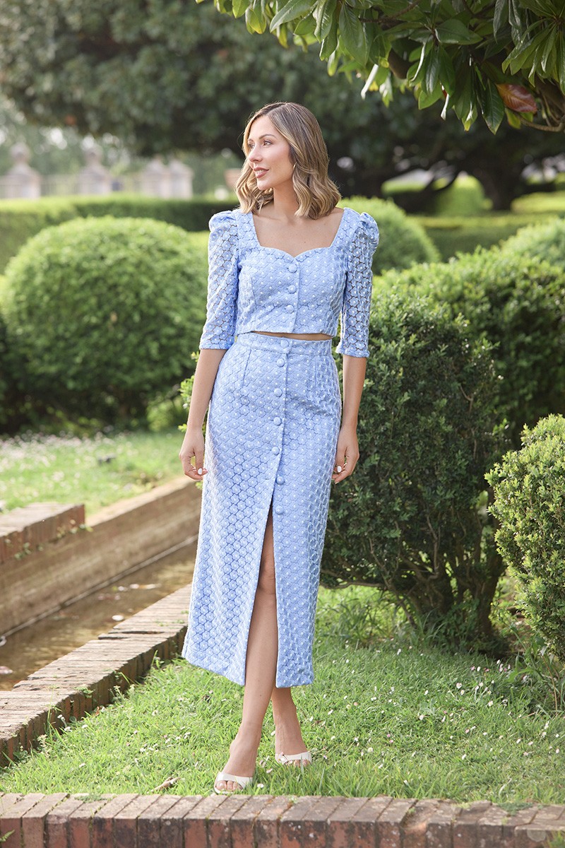 falda midi y top escote corazon en azul lavanda y tul con flores bordadas para invitada fiesta, boda, evento, mamá de comunion comprar online