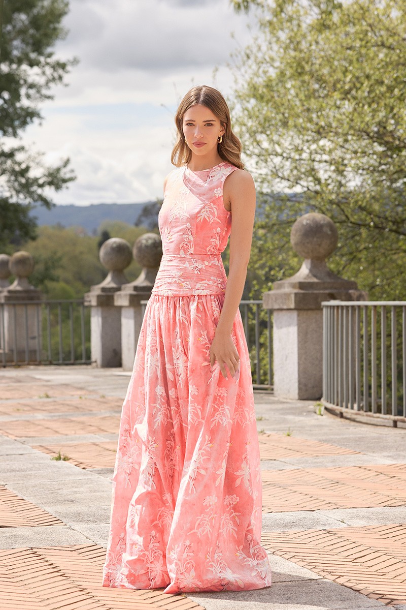 vestido largo de fiesta de vernoa en algodón coral con canesú drapeado para invitada a boda, hermano del novio, hermana de la novia, fiesta, gala, evento, comunión, bautizo