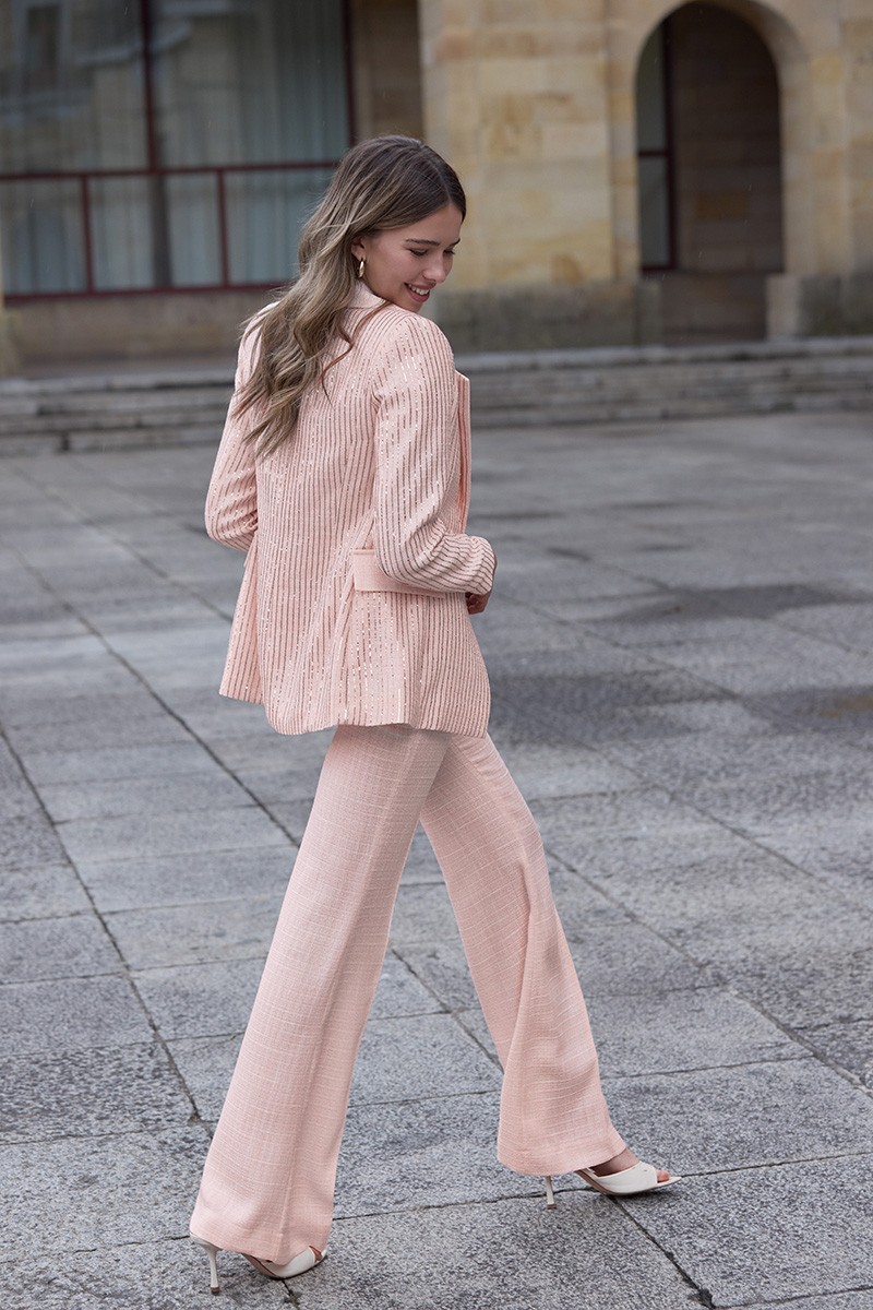 comprar traje de chaqueta en chanel rosa y lentejuelas doradas, blazer cuello esmoquin,invitada boda, madre de comunion, bautizo, fondo de armario, evento primavera/verano